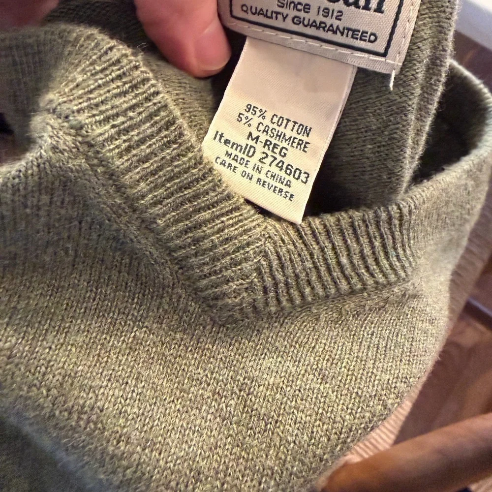 Vintage L.L. Bean Men's Classic V-Neck Sweater Army Green 90's / Cotton / M-REG